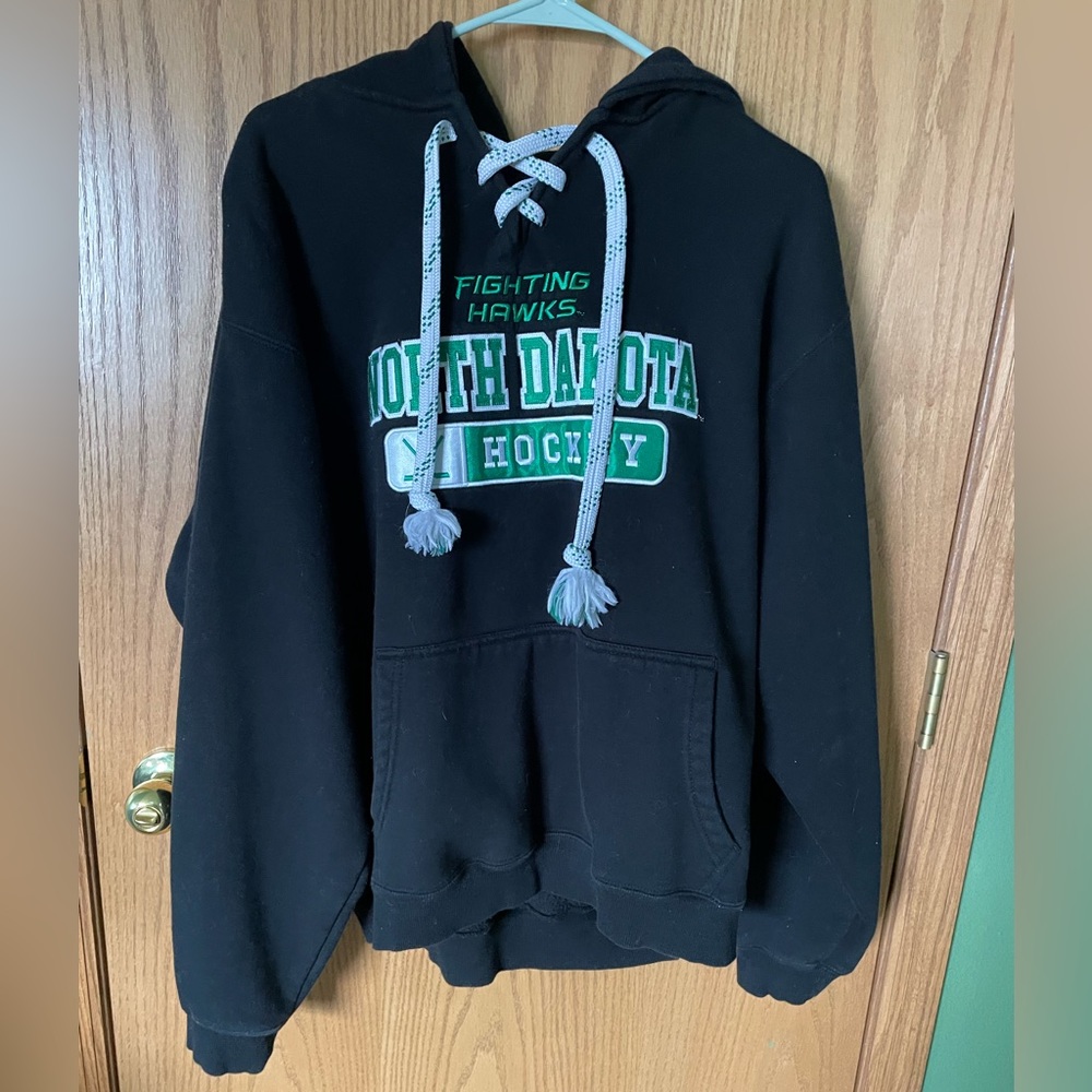 Signature Concepts - Women’s University of North Dakota Hoodie - Medium - UND